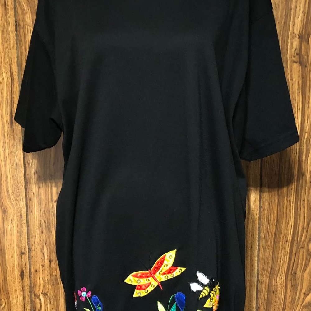 Victoria Woman Appliqued shirt